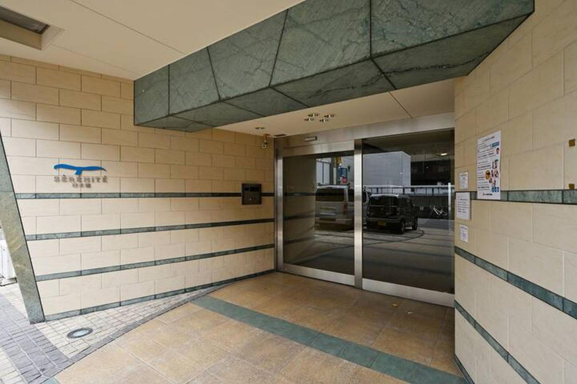 Apartment セレニテ日本橋705 *