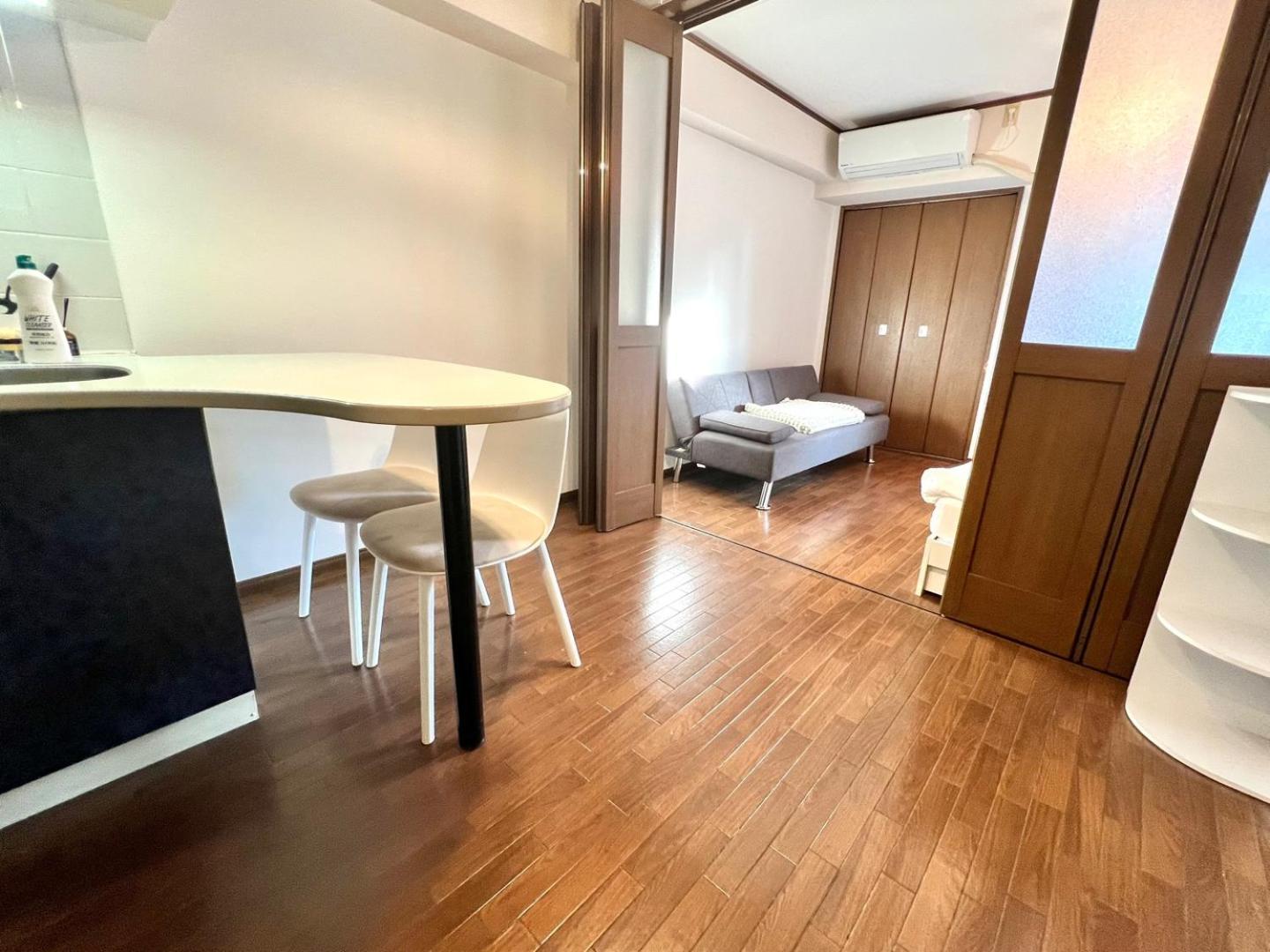 Namba Station For 6 People 1 Stop / Subway Station 2 Minutes Royal603 Apartment *