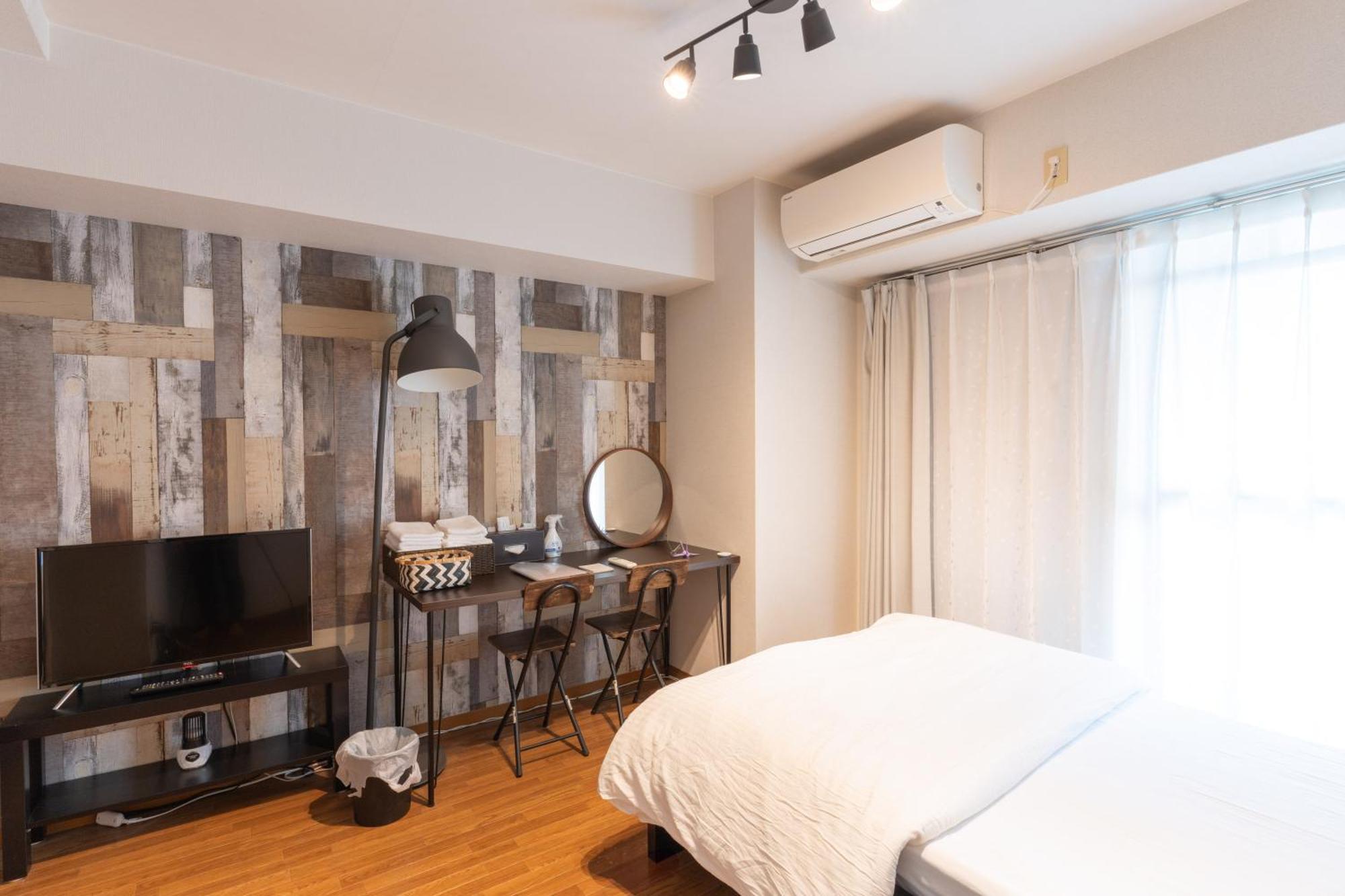 Apartment コンフィデンスロン305 *
