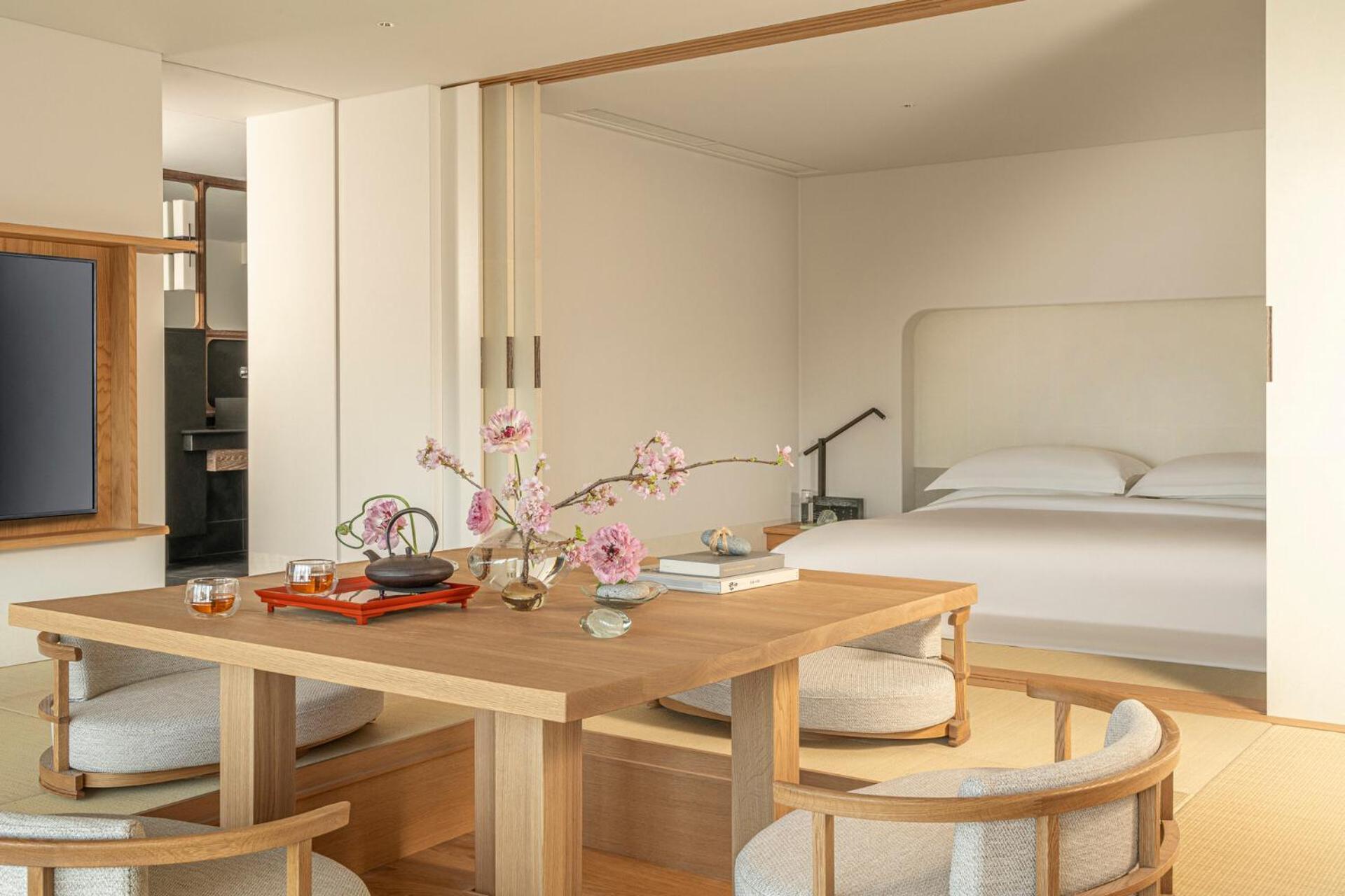 Four Seasons 5*