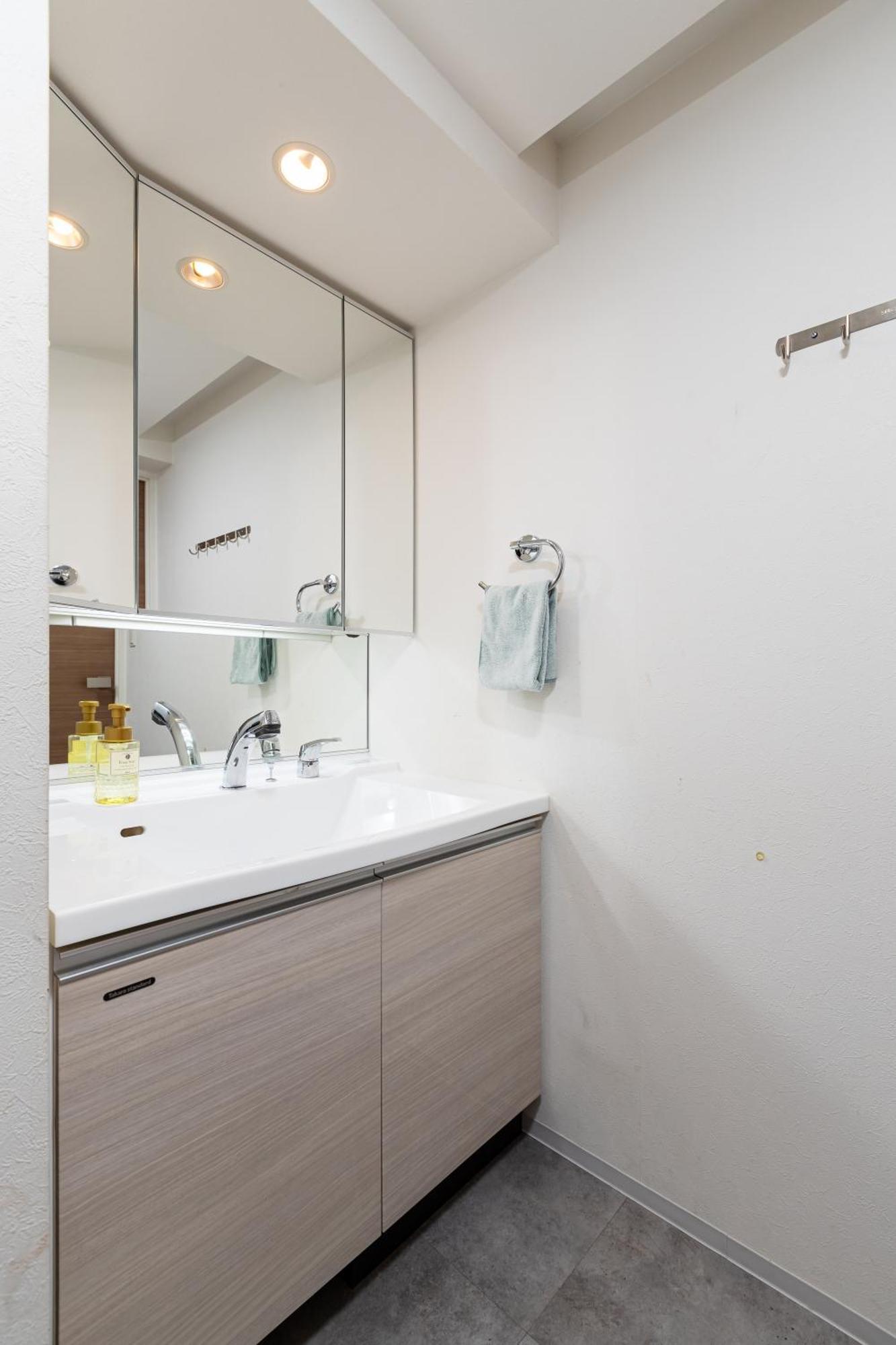 Namba 2 Bedroom Apartment, 1 Min To Nippombashi Apartment *