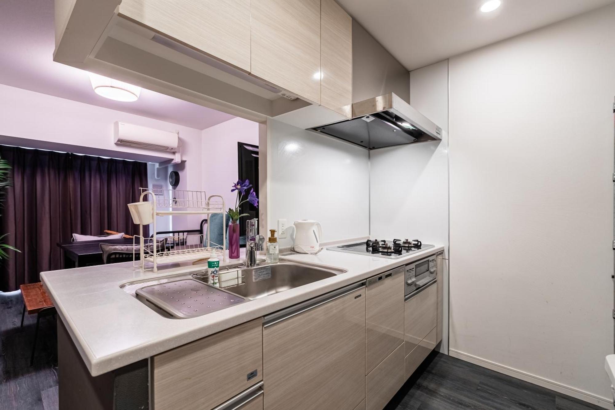Namba 2 Bedroom Apartment, 1 Min To Nippombashi