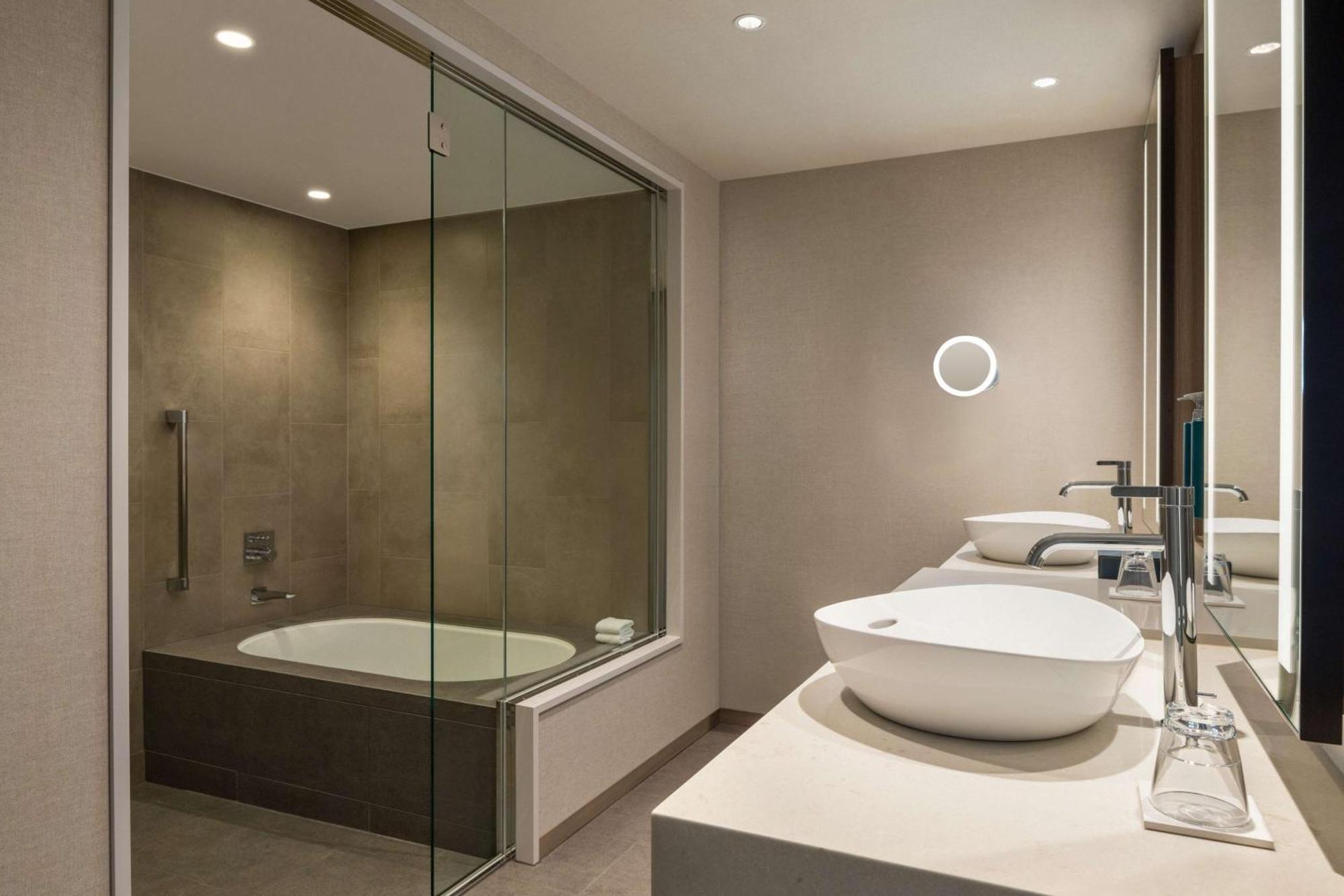 Hotel Doubletree By Hilton Castle 4*