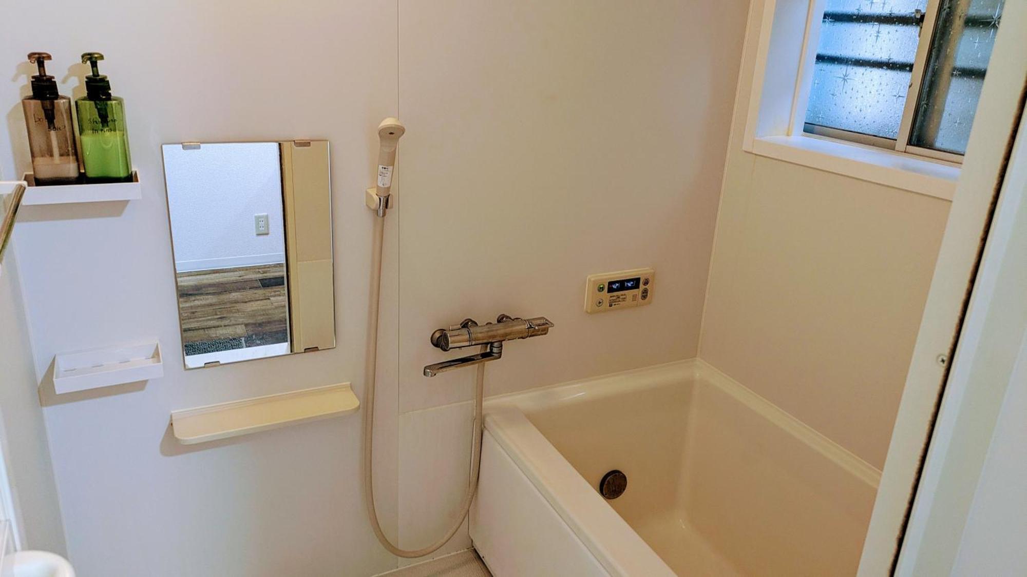 Umeda Oideya,梅田まで5分,古民家の貸切,最大8名,駅から徒歩5分 Apartment Osaka