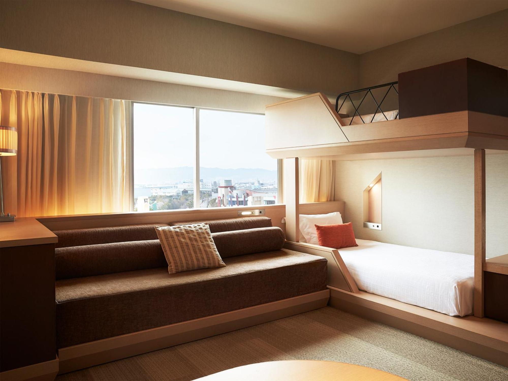Universal Port Hotel