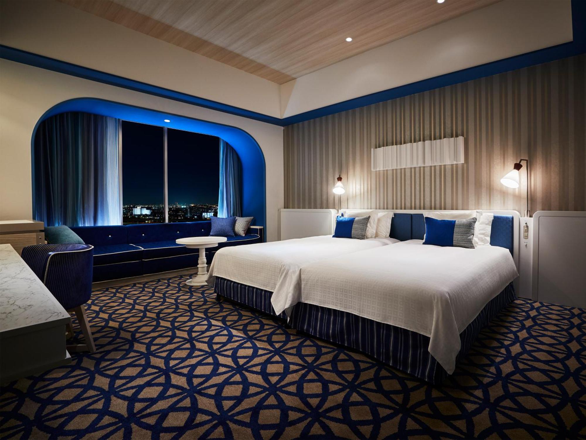 Universal Port Hotel 4*