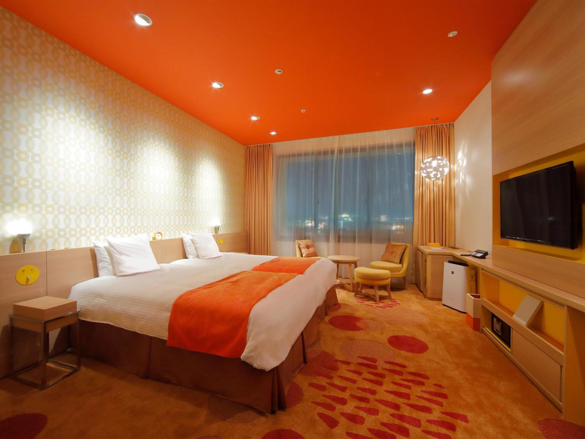 Universal Port Hotel
