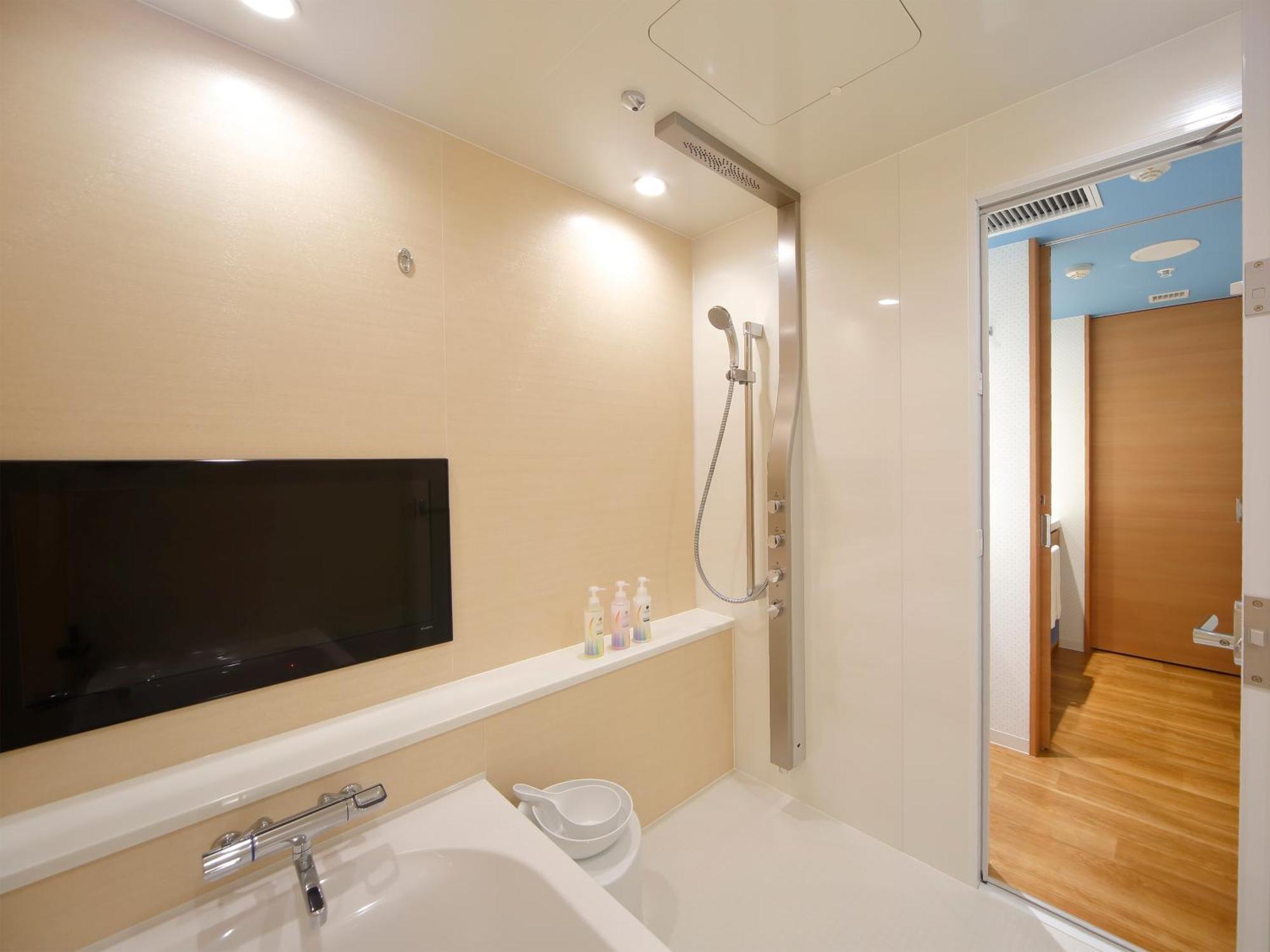 Universal Port Hotel 4*