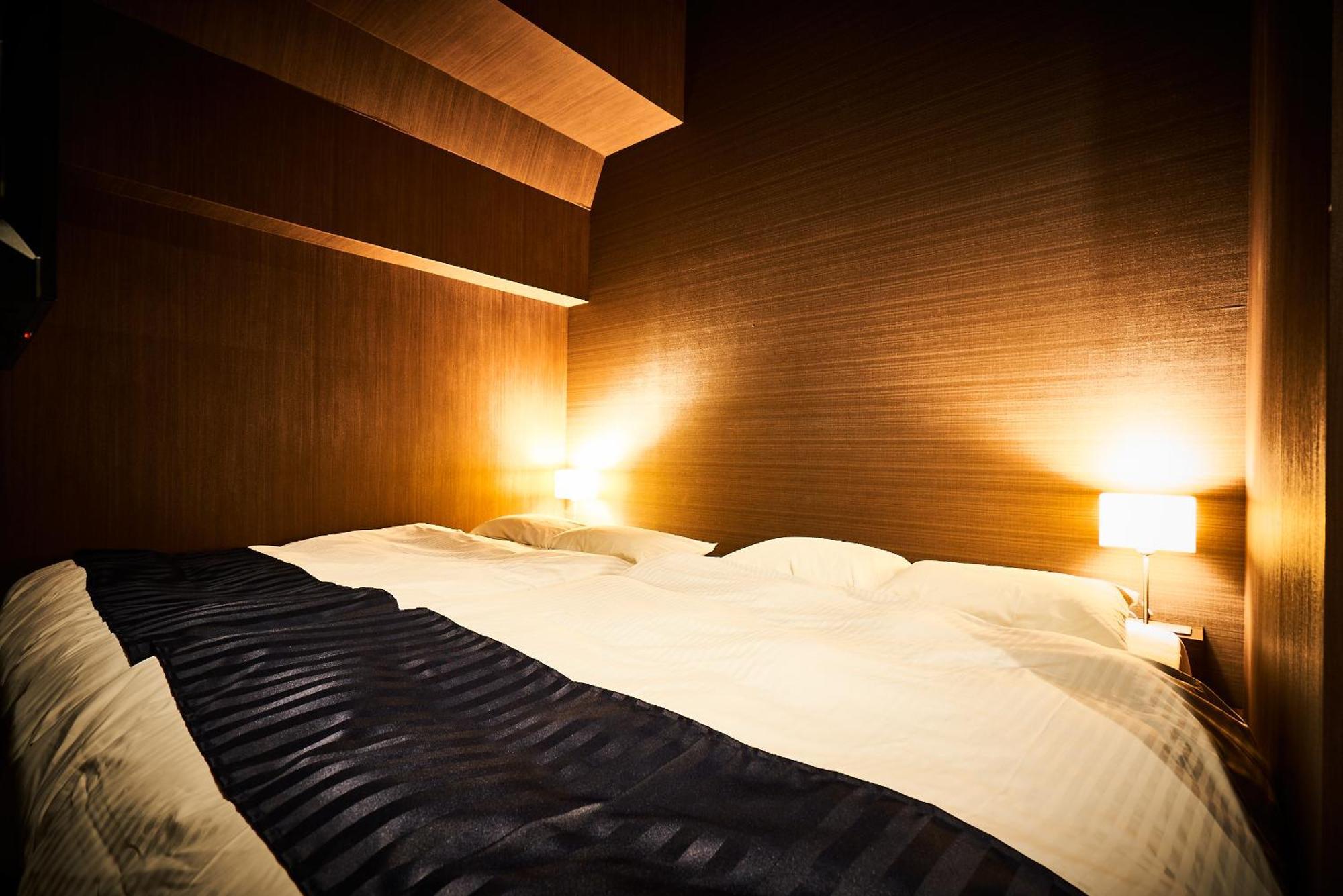 &and Hommachi East Hostel *