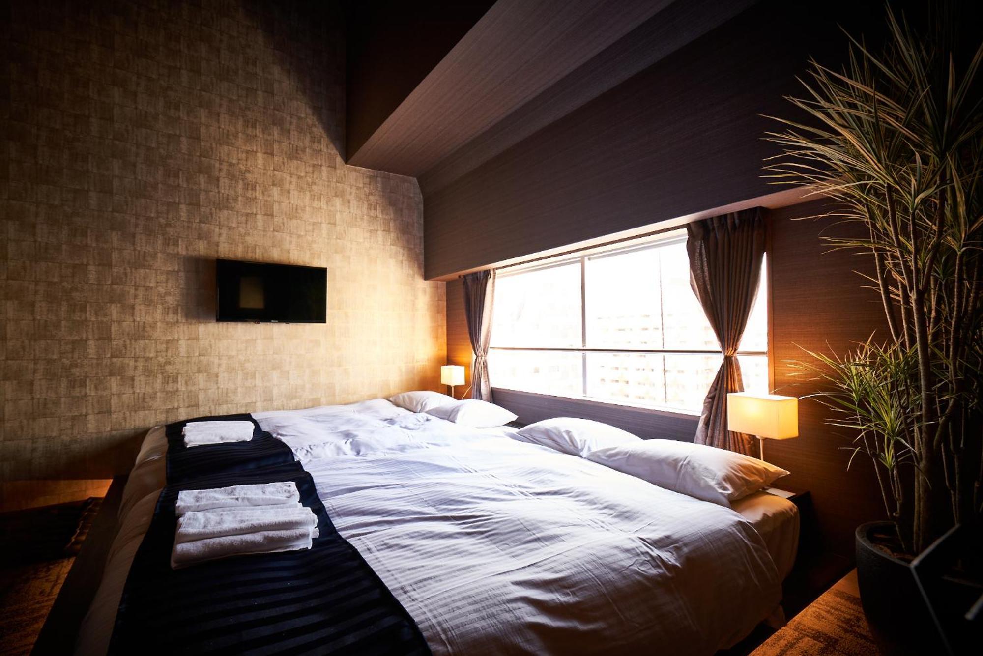 &and Hommachi East Hostel *