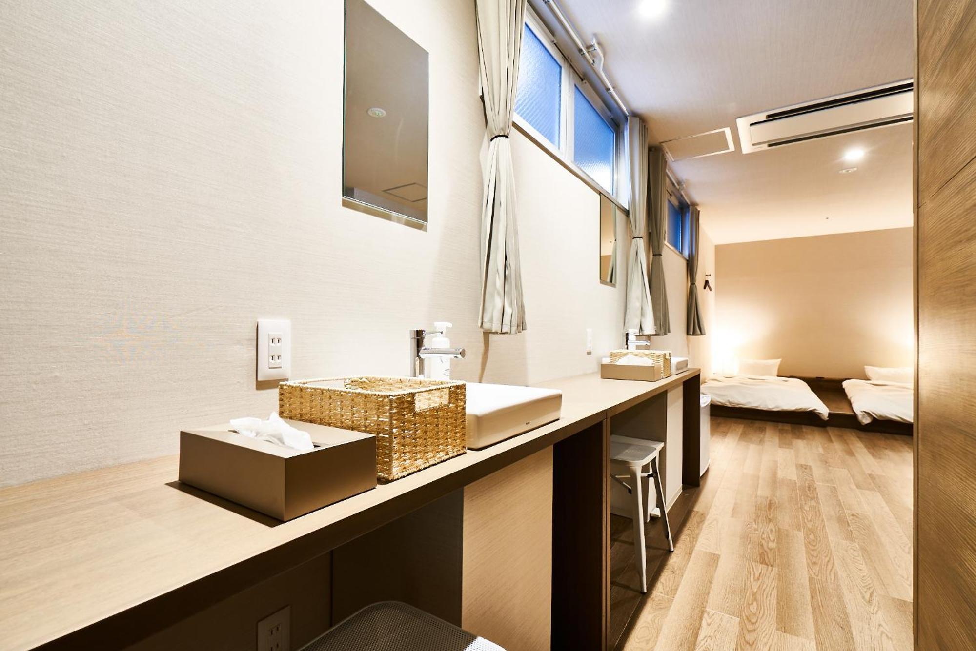 Hostel &and Hommachi East