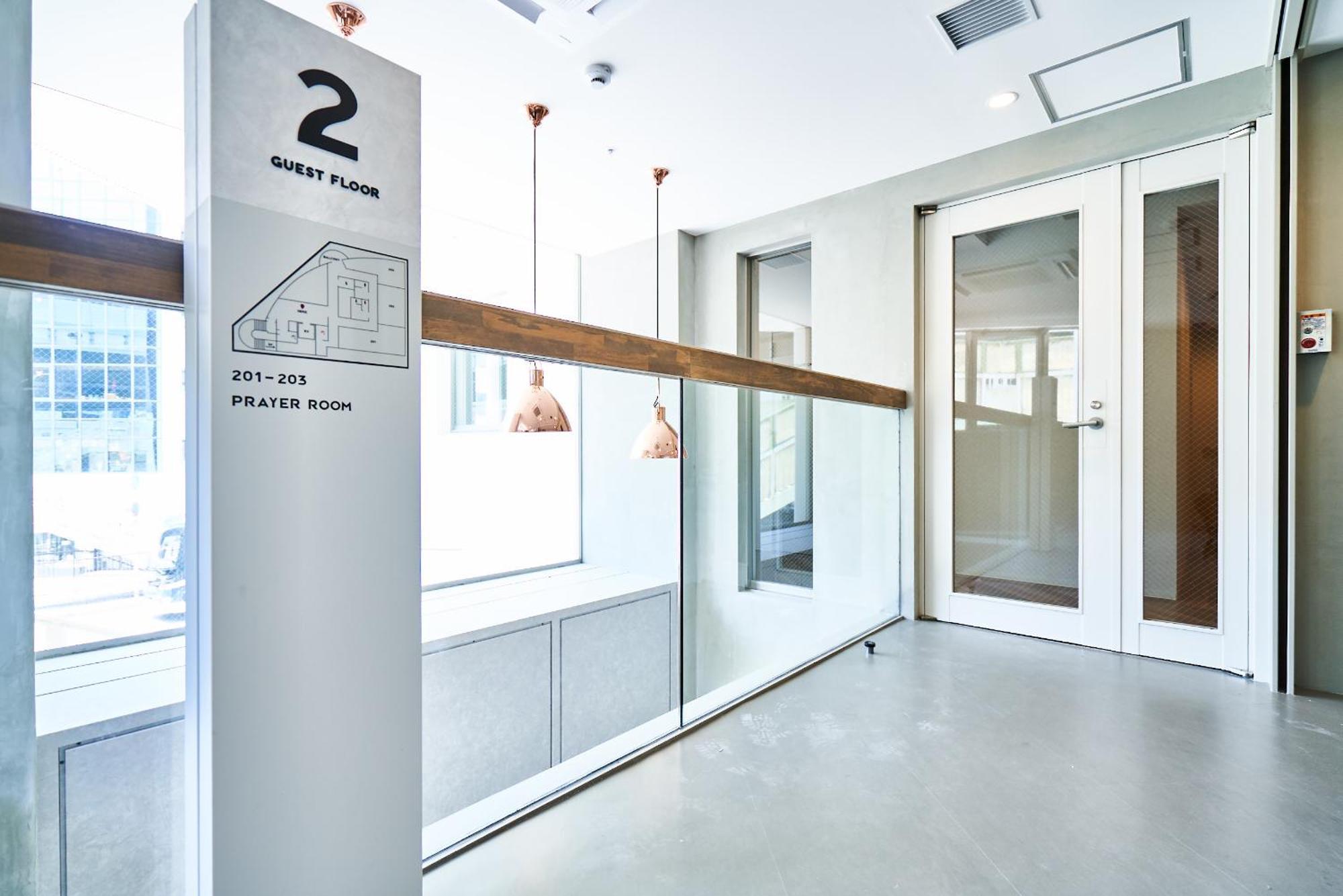 &and Hommachi East Hostel *