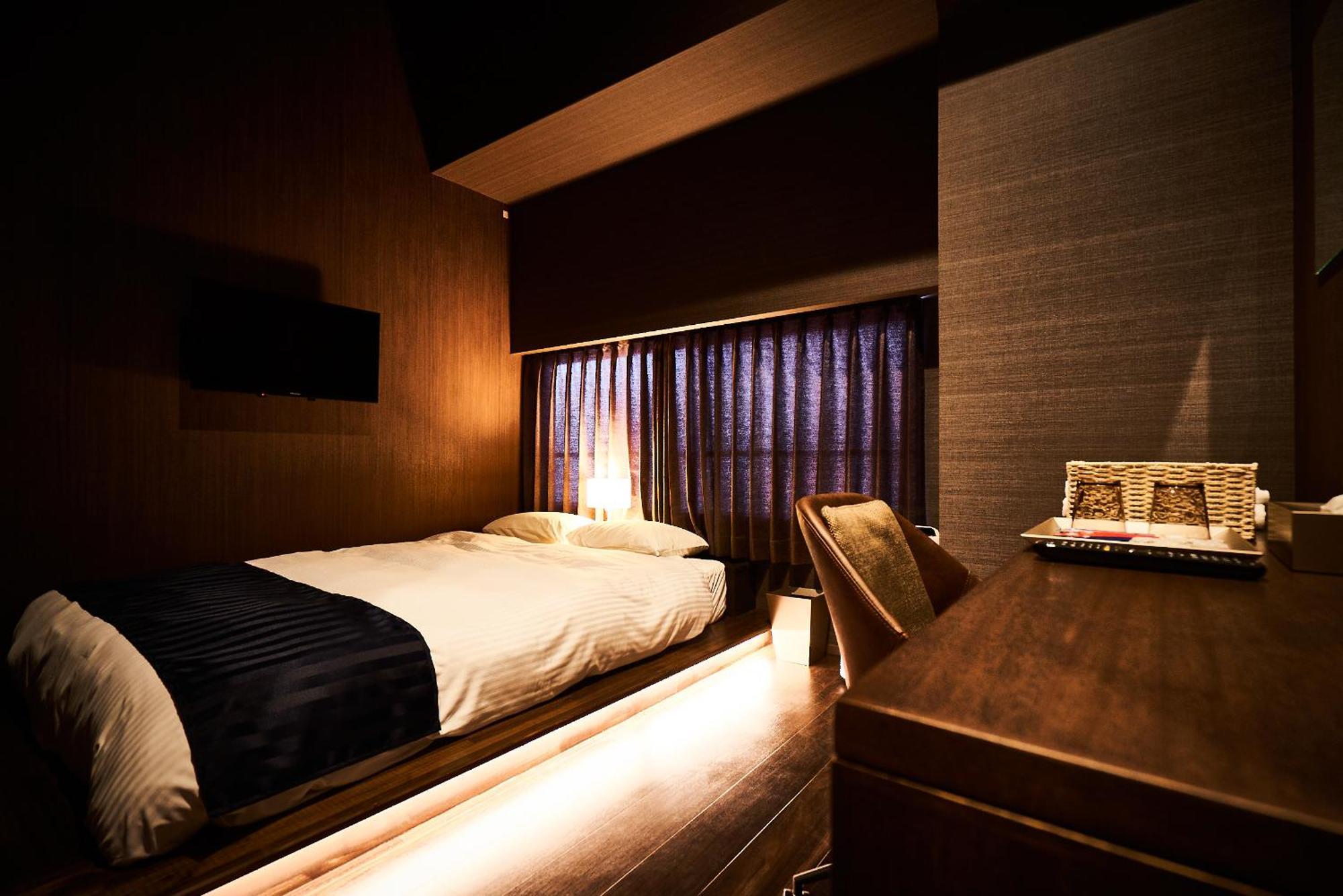 Hostel &and Hommachi East *