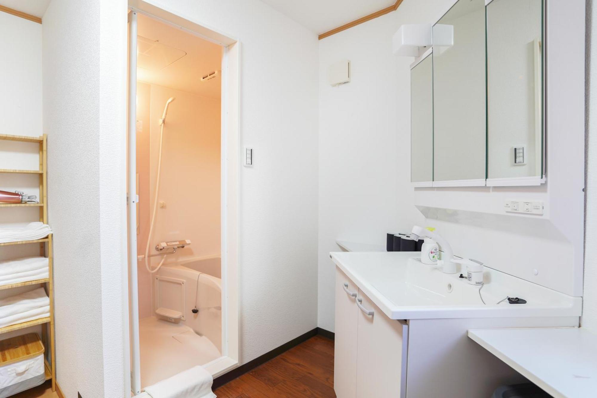 Apartment 1 Stop To Namba!4 Bedrooms Parking Available Sumi *