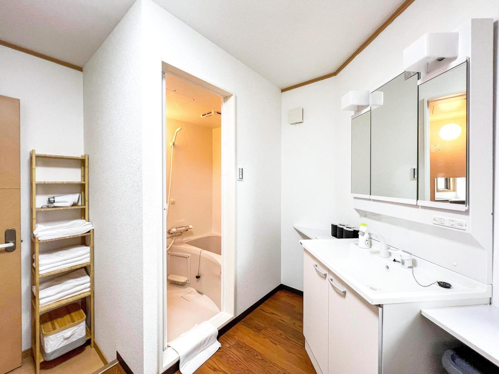 Apartment 1 Stop To Namba!4 Bedrooms Parking Available Sumi
