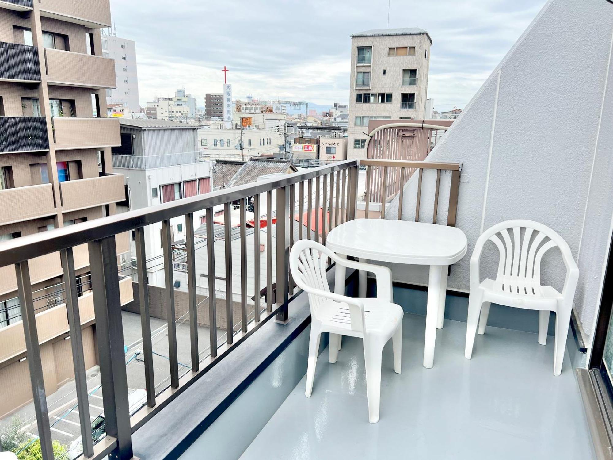 Kansai Guesthouse: Convenient Tsuruhashi Near Namba And Universal Apartamento Osaka