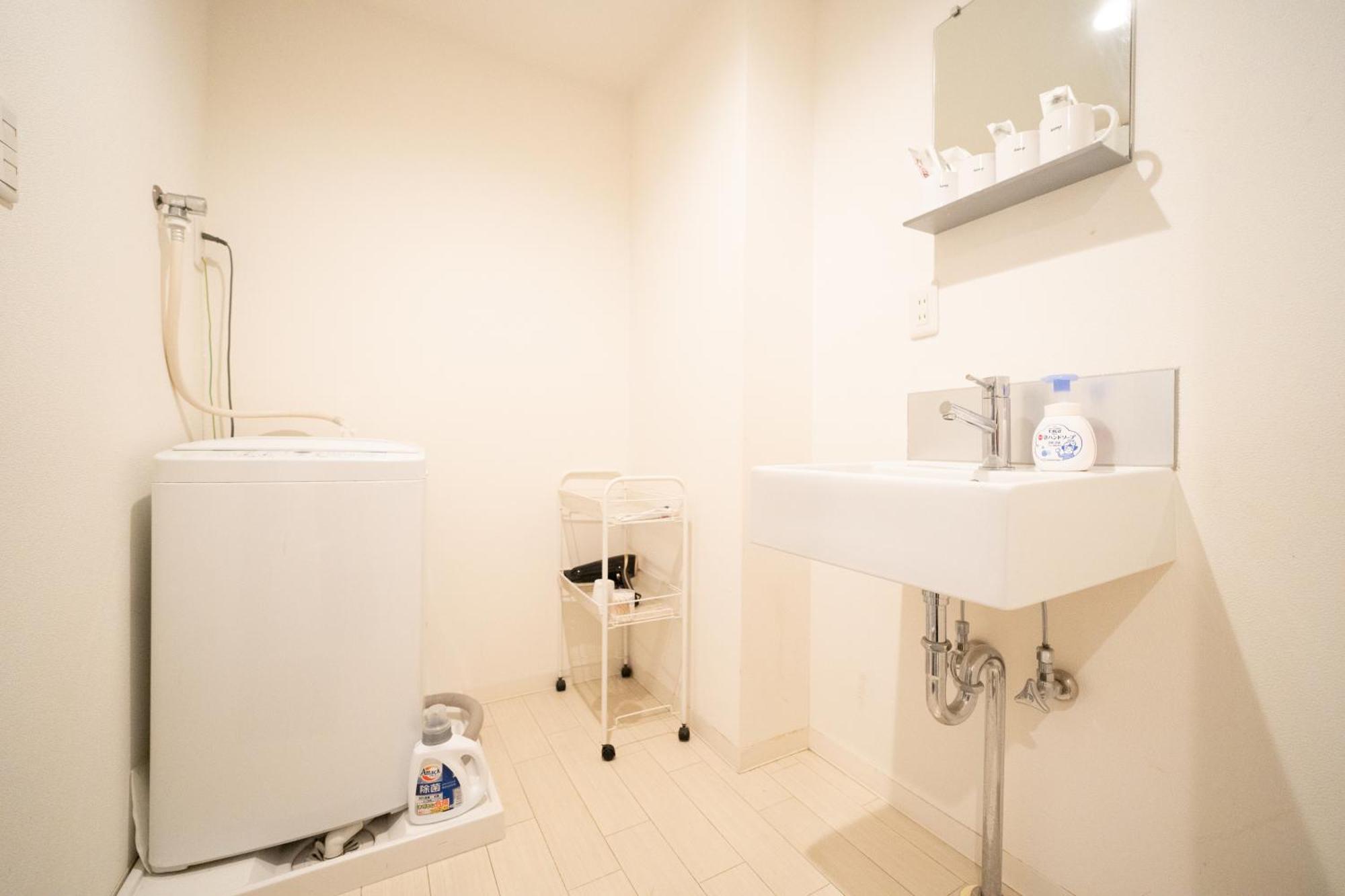 Apartment 難波民泊701 *
