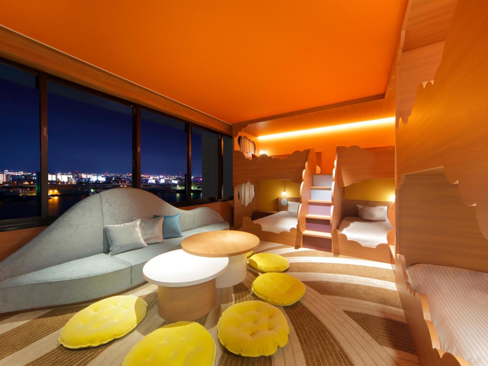 Universal Port Hotel 4*
