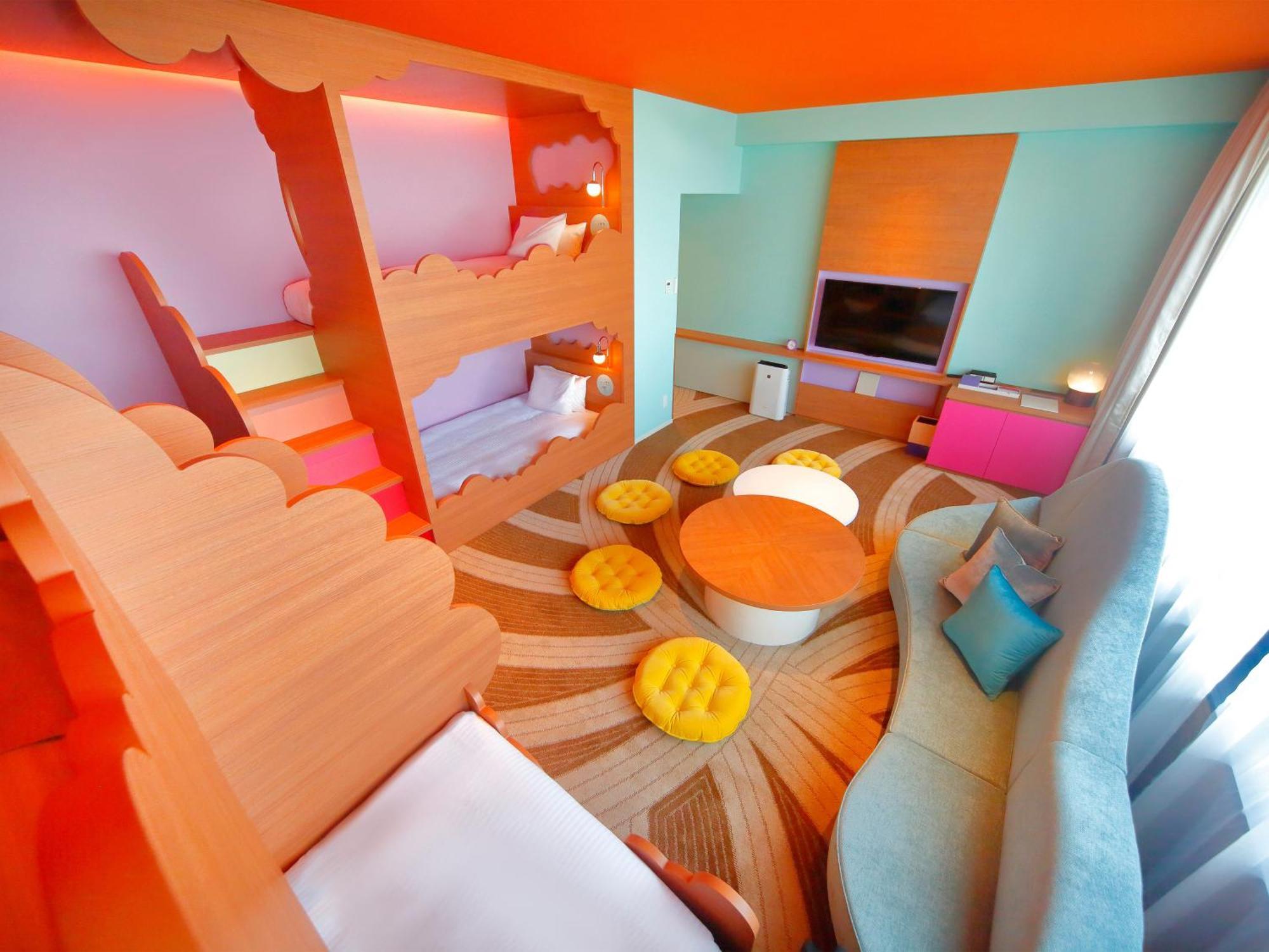 Universal Port Hotel 4*