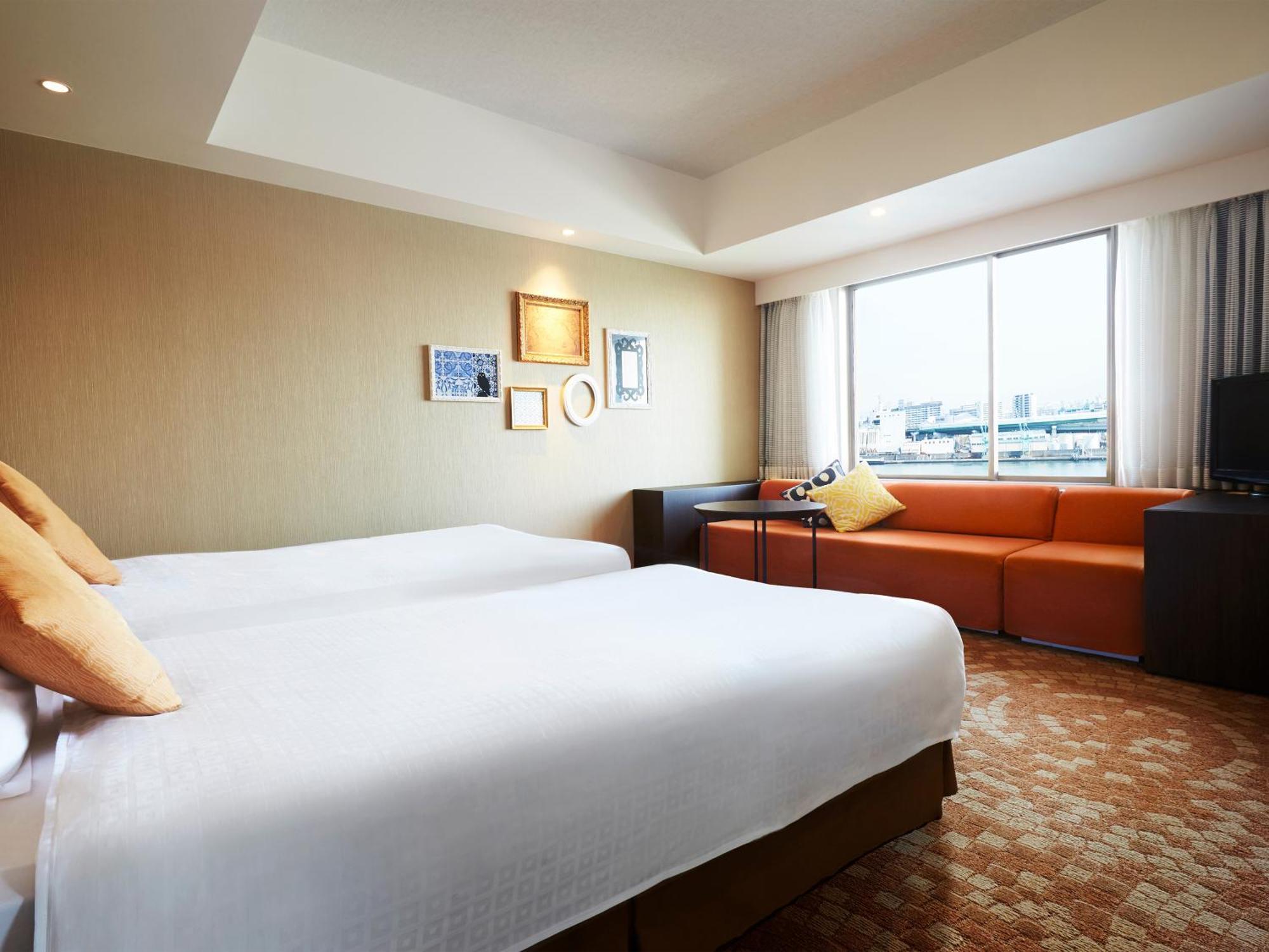 Universal Port Hotel