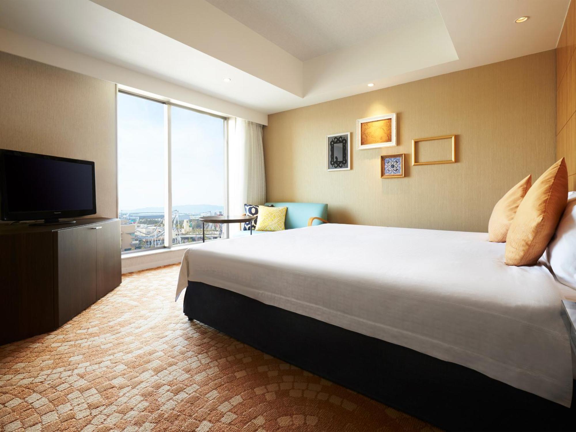 Universal Port Hotel 4*