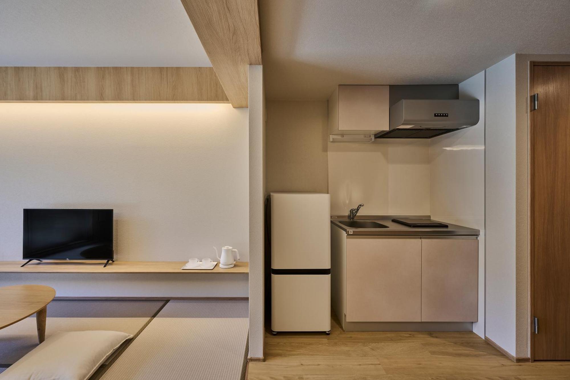Reikyo Hanazono Apartment *