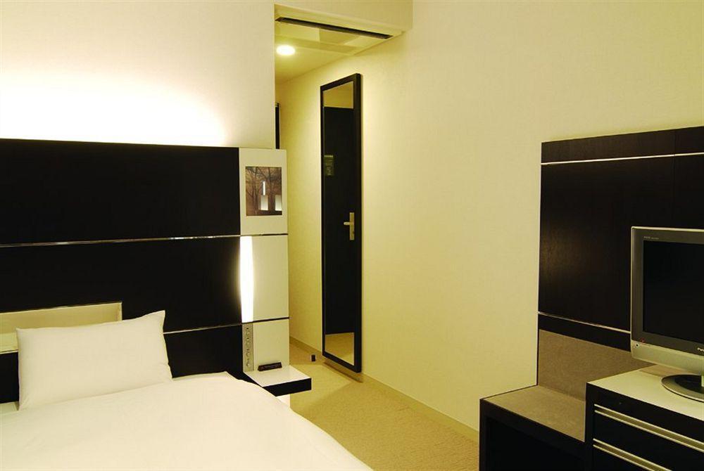 Cross Wave Umeda Hotel 3*
