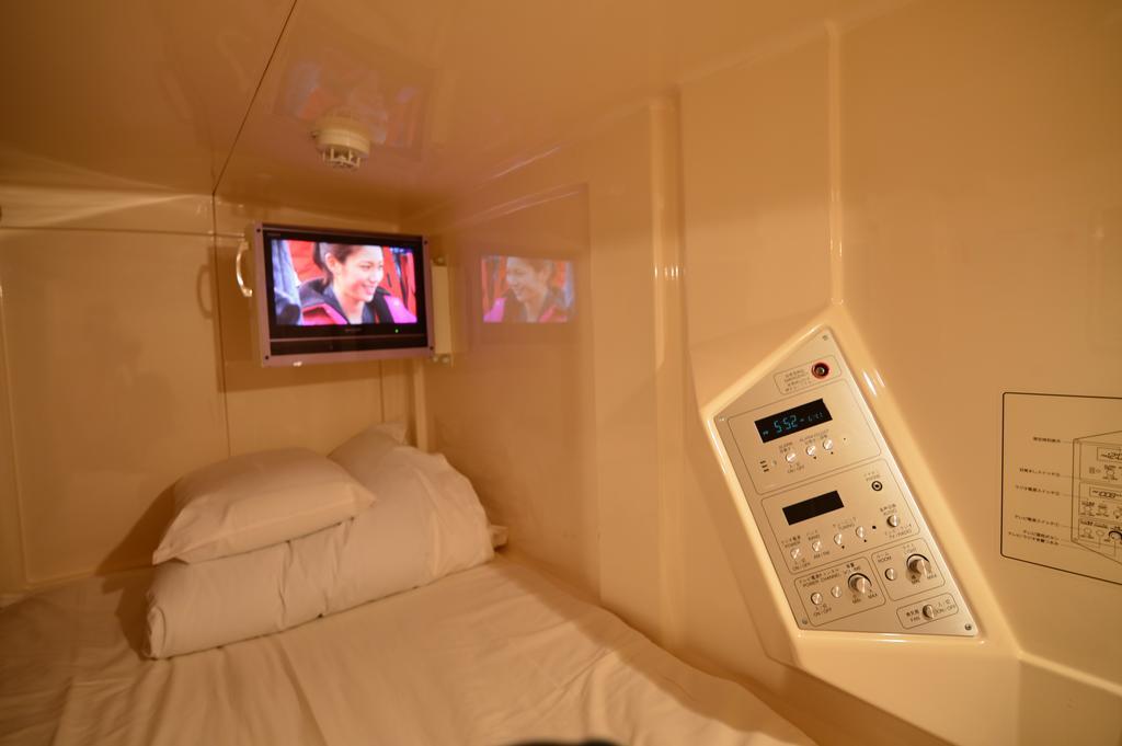 Capsule *