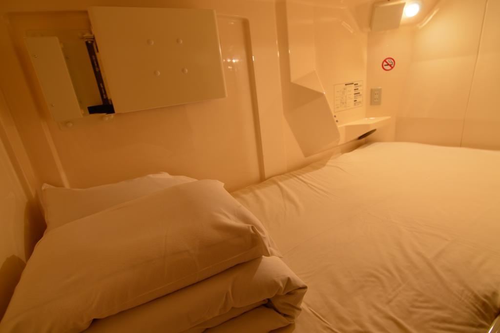 Capsule Capsule hotel