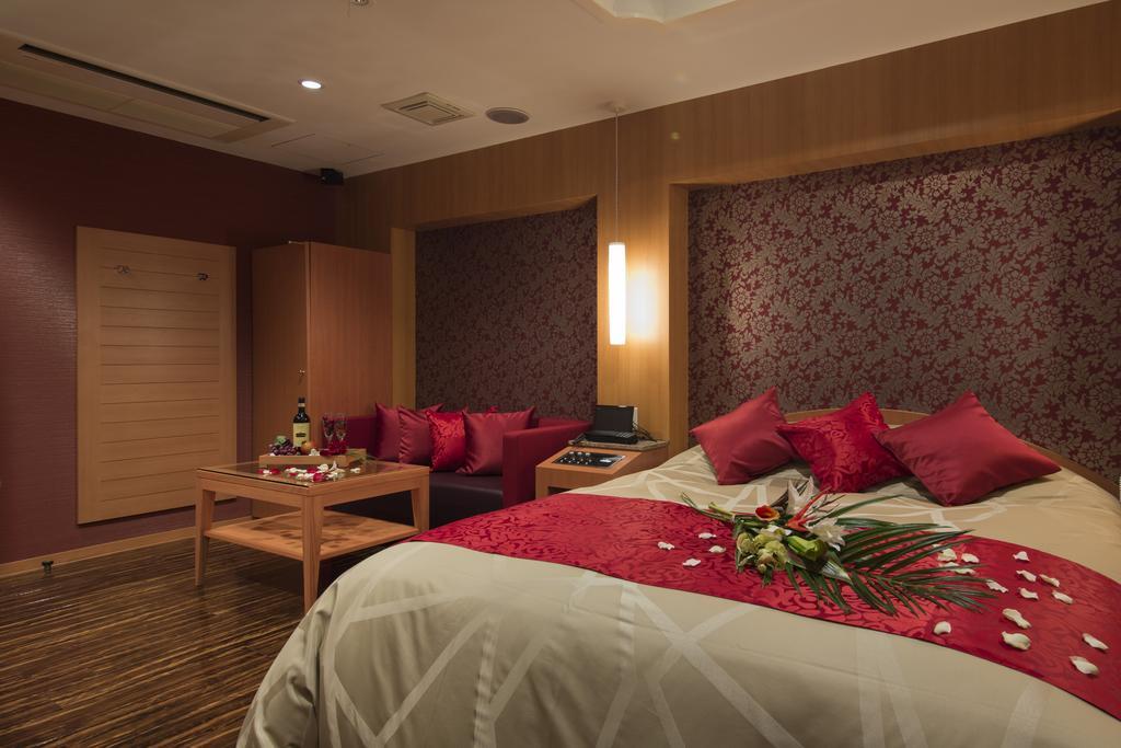 Love hotel Lhotel Osaka