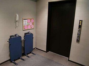 Hillarys 3* Osaka