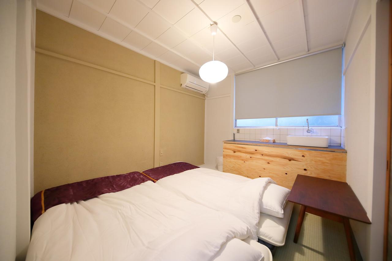 Raku Hostel *