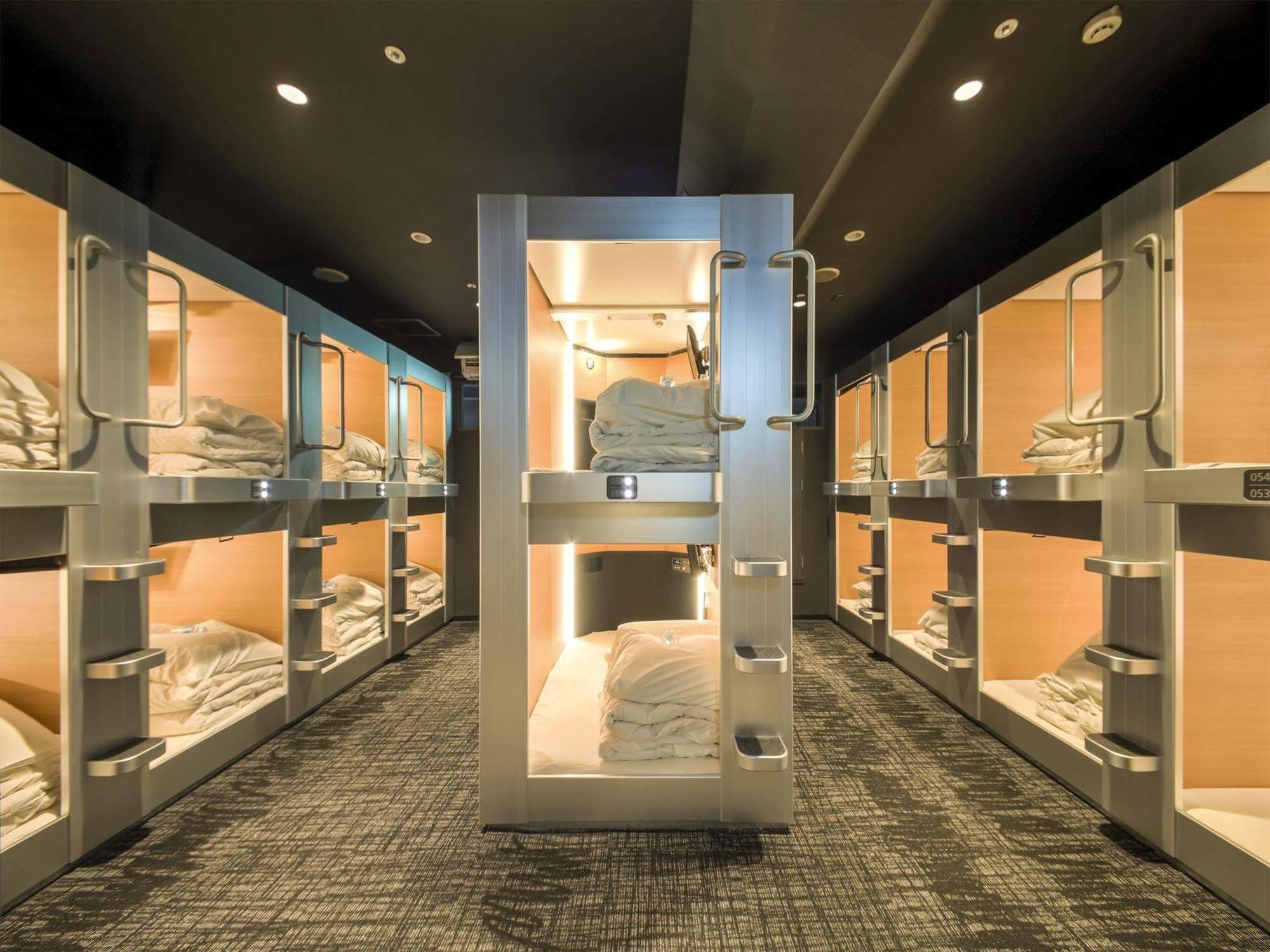 New Japan Capsule Capsule hotel *
