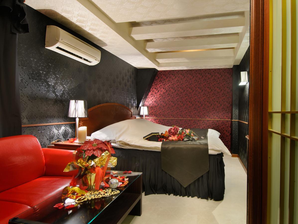 Love hotel Nihonbashi Little Chapel Christmas (adults Only)