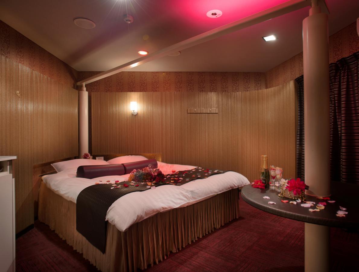 Sakuranomiya Little Chapel Christmas (adults Only) Love hotel Osaka