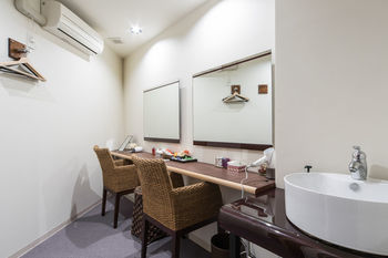 Alex S Kuromon Apartment