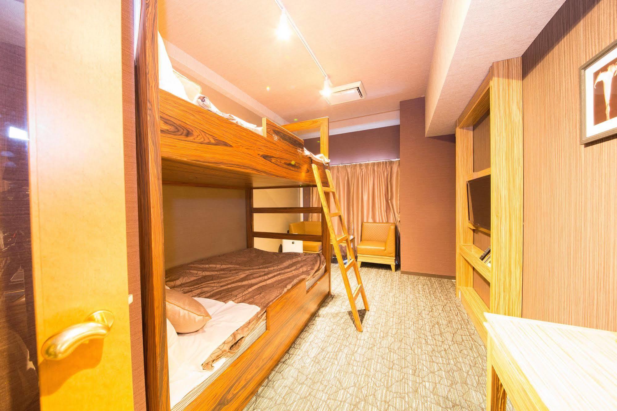 Relief Namba Daikokuchou Hotel 3*