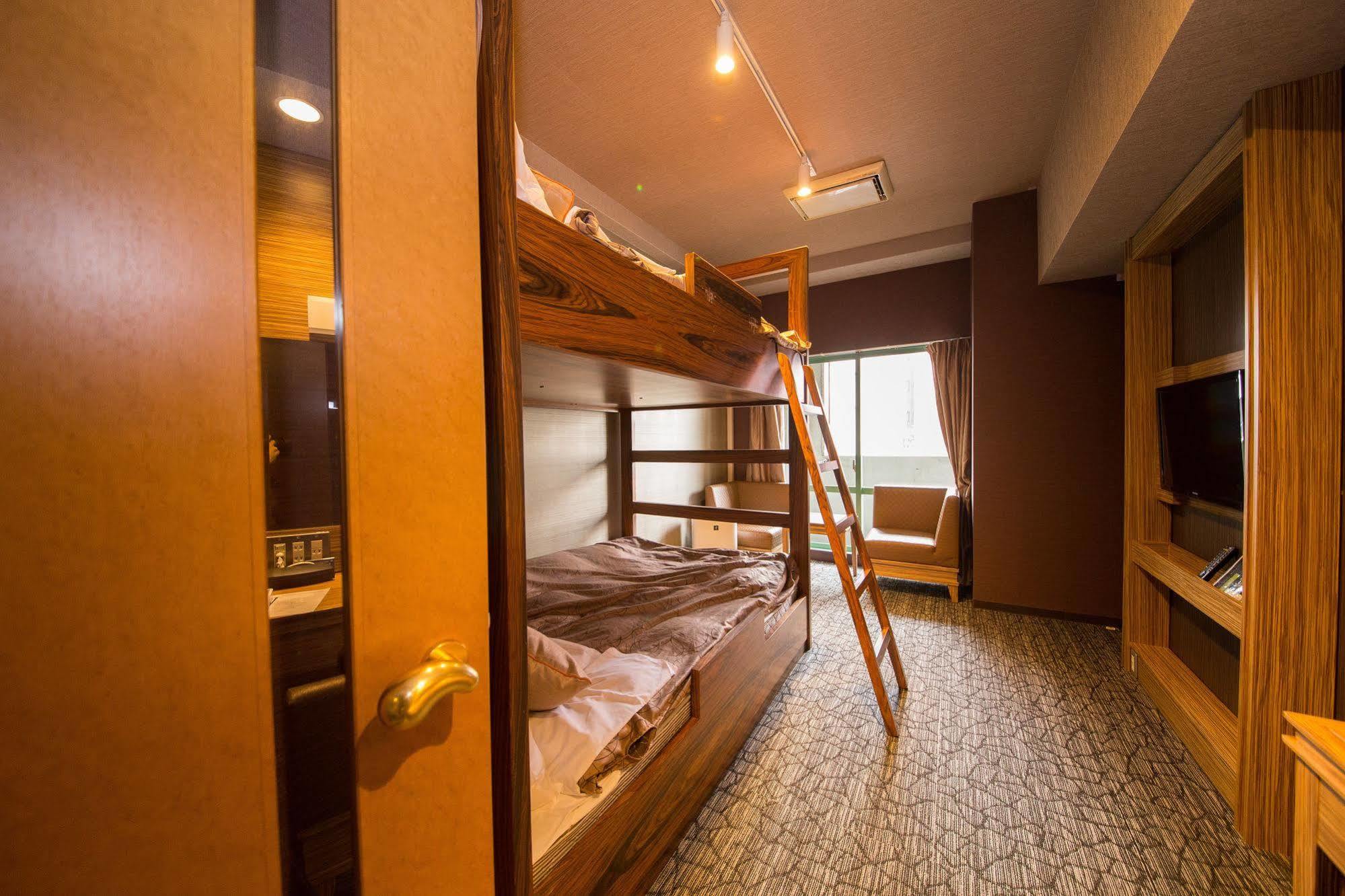 Relief Namba Daikokuchou Hotel 3*