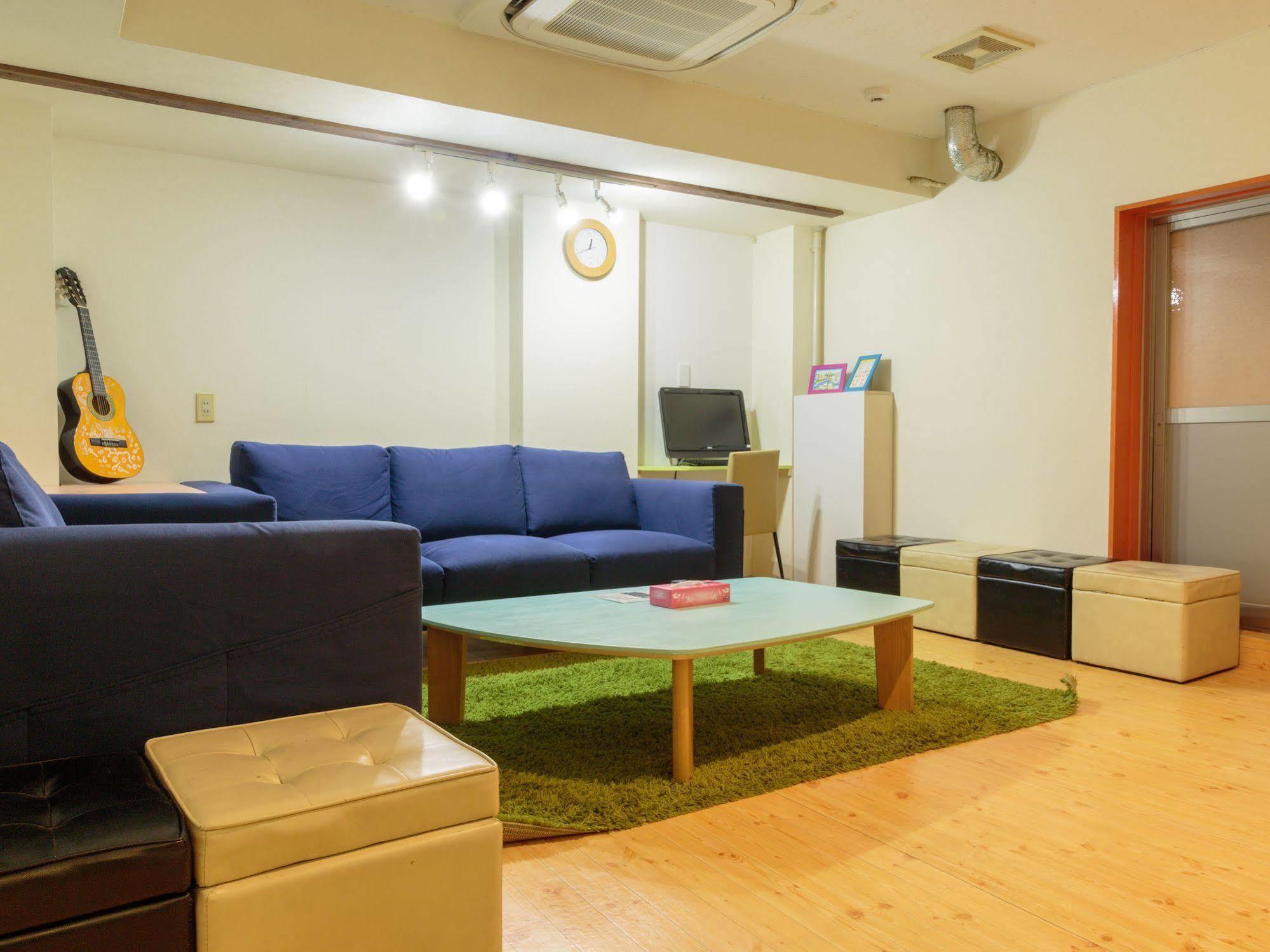 Hostel J-hoppers *