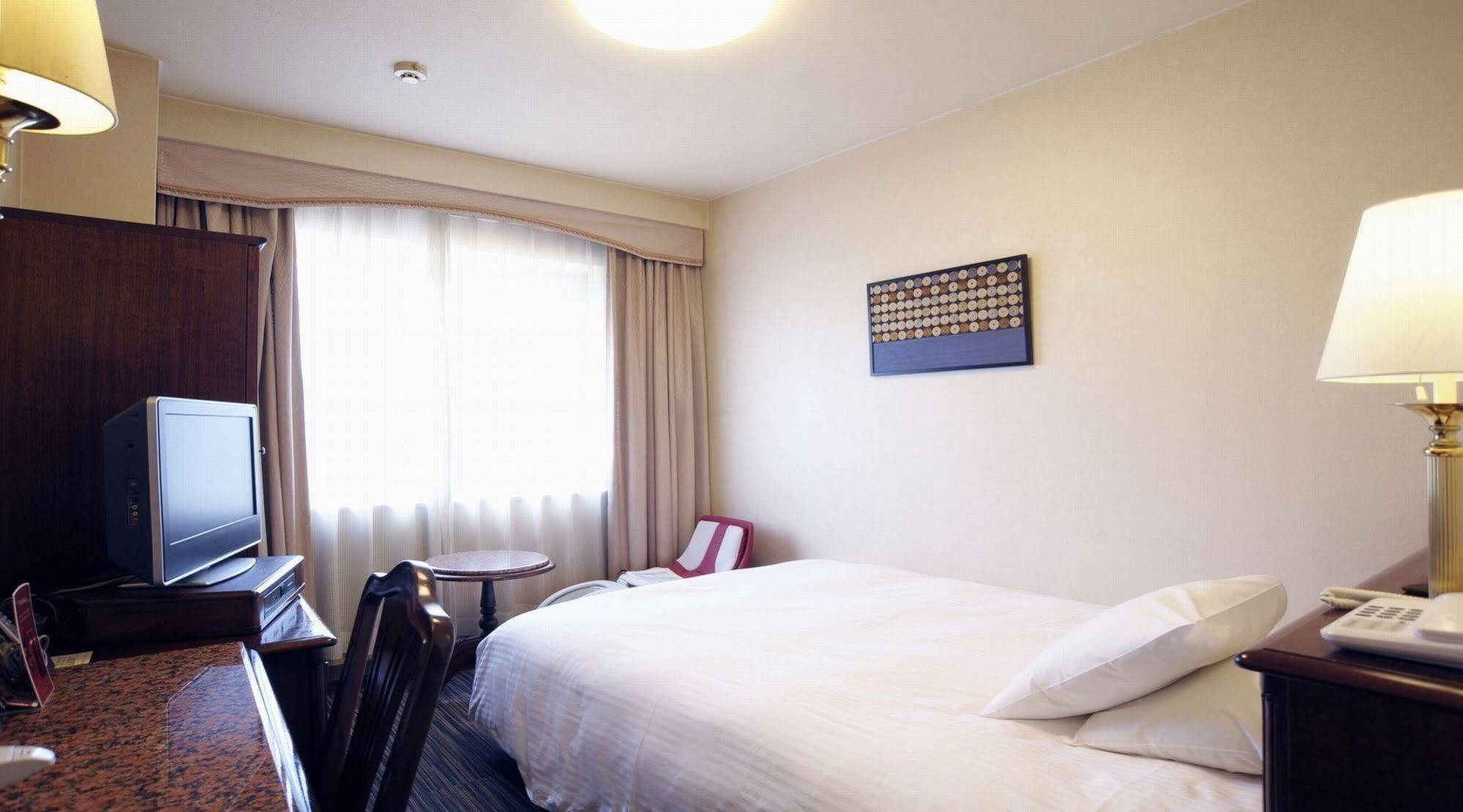 Claiton Shin-osaka Hotel 3*