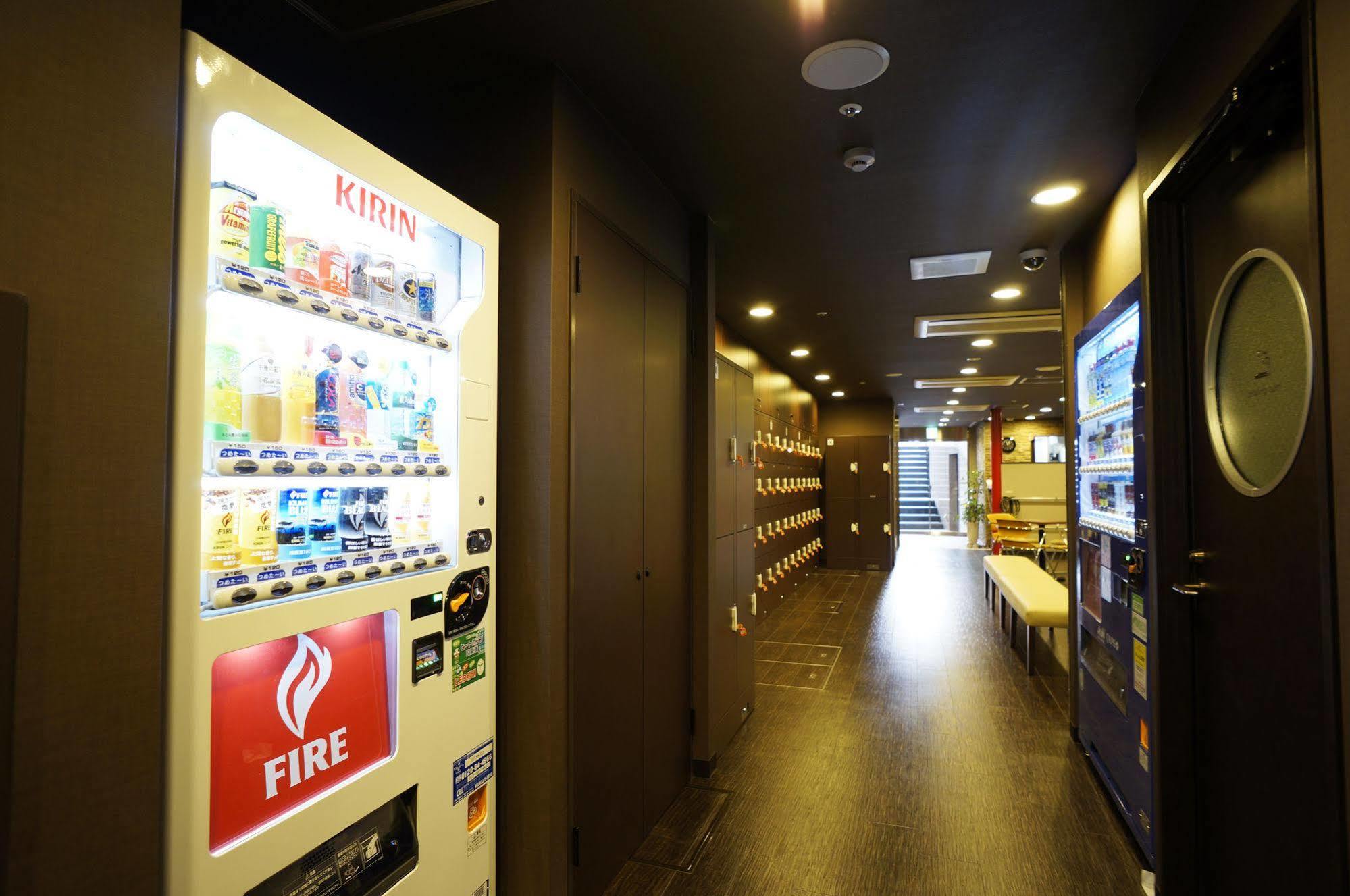 B&s Eco Cube Shinsaibashi Osaka