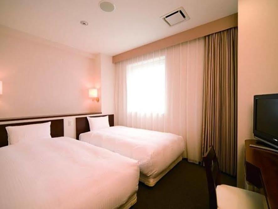 Hillarys 3* Osaka