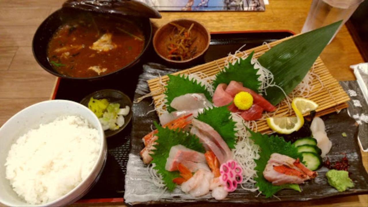 2 Floors Japanese Style, Direct To Kix, 10mins Train To Namba, 5mins Walk To Stn , 2-6ppl * Osaka