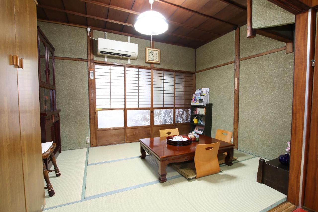 2 Floors Japanese Style, Direct To Kix, 10mins Train To Namba, 5mins Walk To Stn , 2-6ppl * Osaka