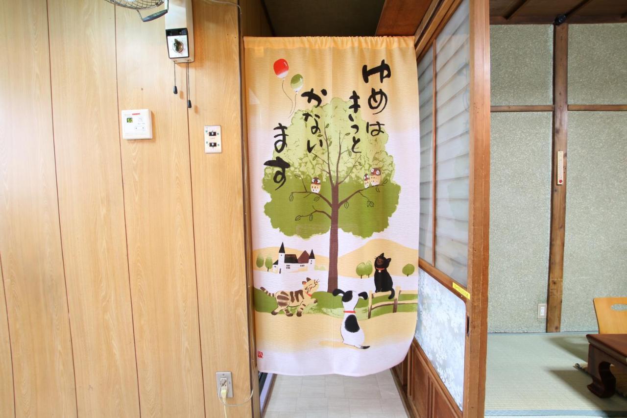 Holiday home 2 Floors Japanese Style, Direct To Kix, 10mins Train To Namba, 5mins Walk To Stn , 2-6ppl Osaka