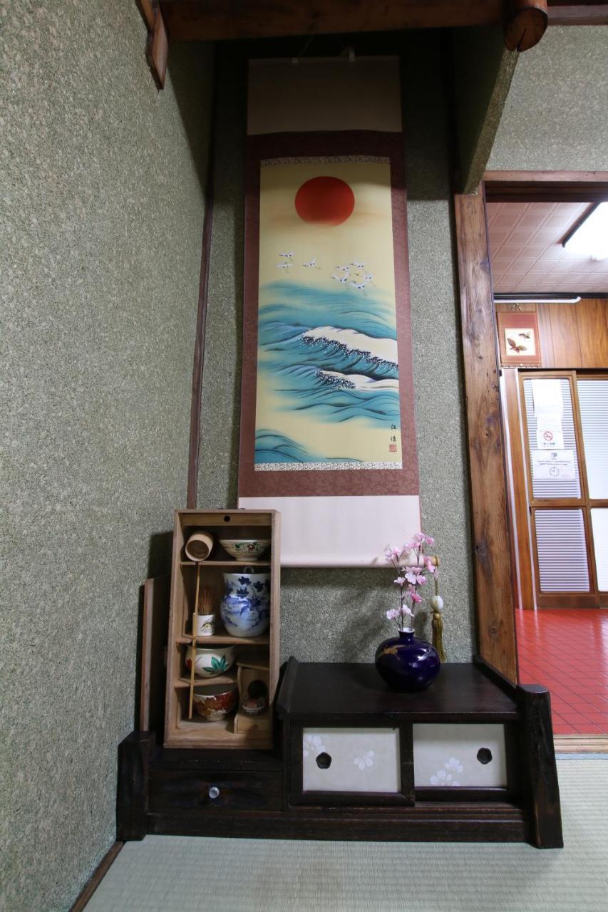 2 Floors Japanese Style, Direct To Kix, 10mins Train To Namba, 5mins Walk To Stn , 2-6ppl Osaka