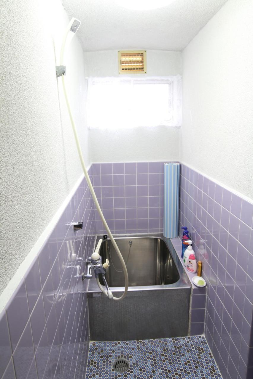 Holiday home 2 Floors Japanese Style, Direct To Kix, 10mins Train To Namba, 5mins Walk To Stn , 2-6ppl *
