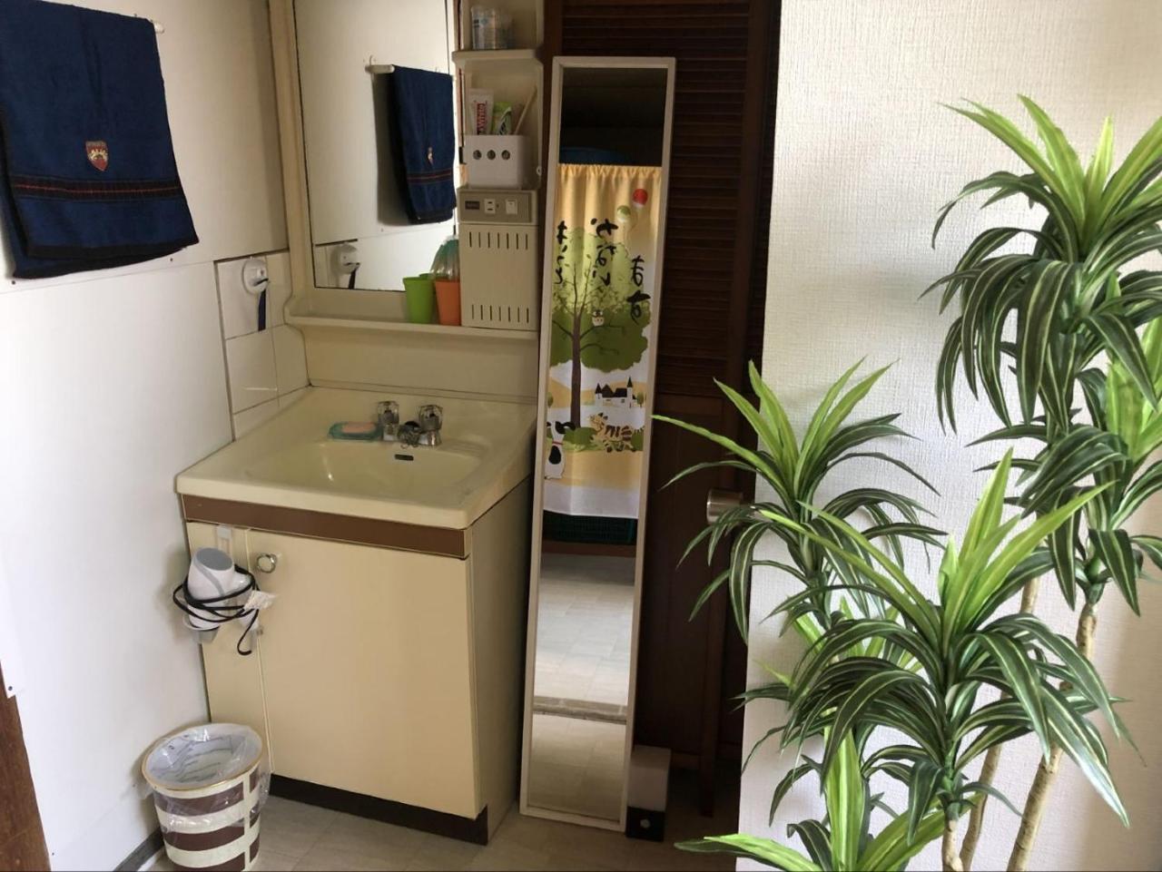 2 Floors Japanese Style, Direct To Kix, 10mins Train To Namba, 5mins Walk To Stn , 2-6ppl *