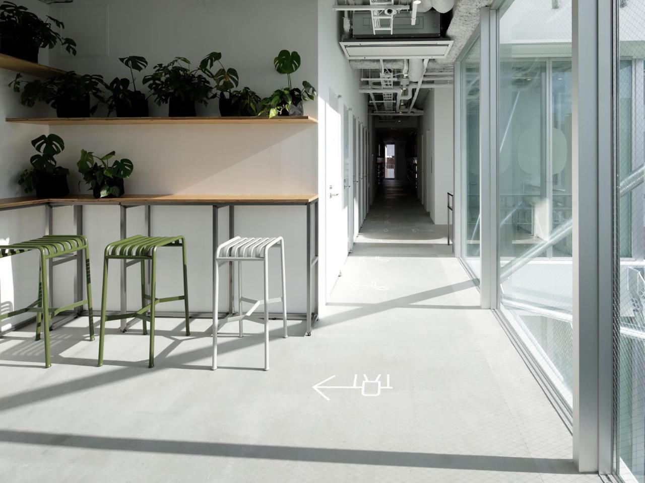 Nine Shin Station Capsule hotel