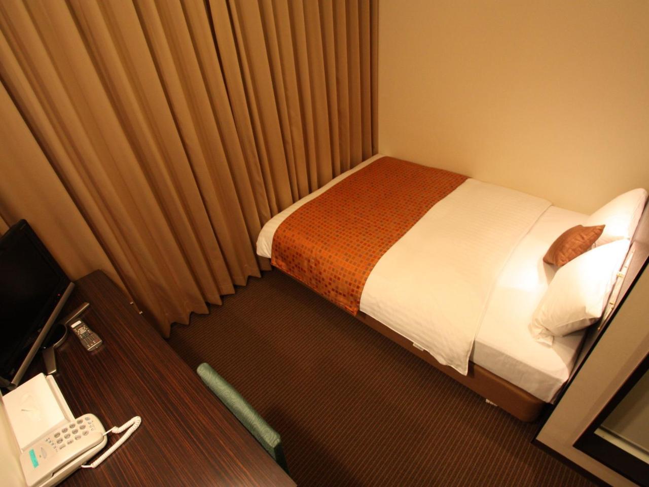 Crossover Hotel econômico Osaka